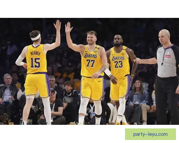 湖人勇士酝酿重磅交易季后赛席位争夺再起波澜引发联盟震动球迷热议潮