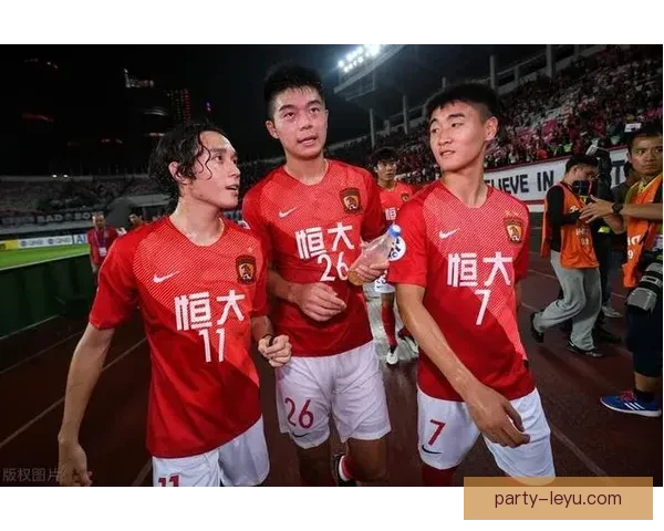 豪门对决再掀高潮新星闪耀赛场引爆球迷热情联赛争冠格局生变悬念