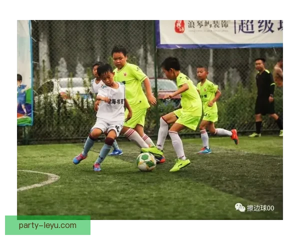 中国足球再迎突破 青少年联赛掀起竞技热潮与培养新星