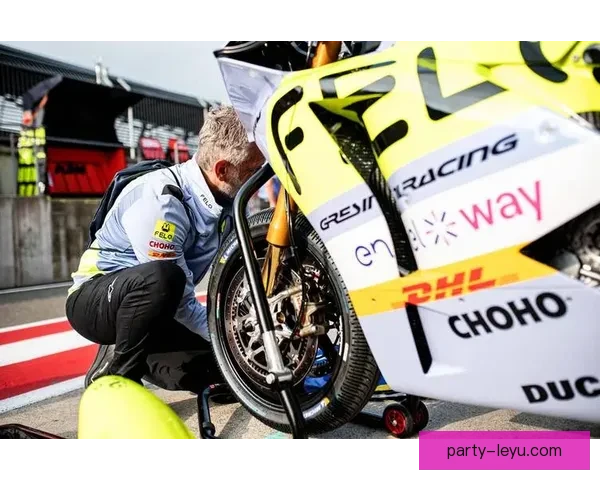 意大利站激战再起法拉利车队摩托手再创赛道新纪录