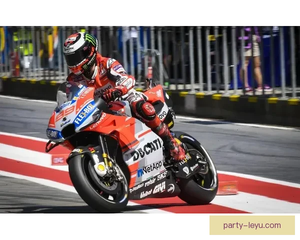 马尔克斯力压群雄夺得赛季首胜激战MotoGP赛事精彩瞬间